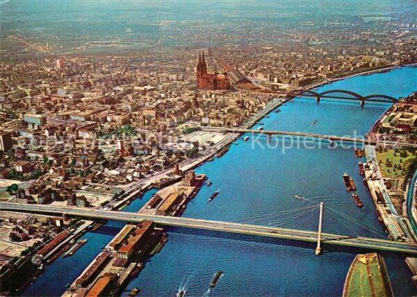 Koeln Rhein Altstadt mit Dom Severinsbrücke Deutzer