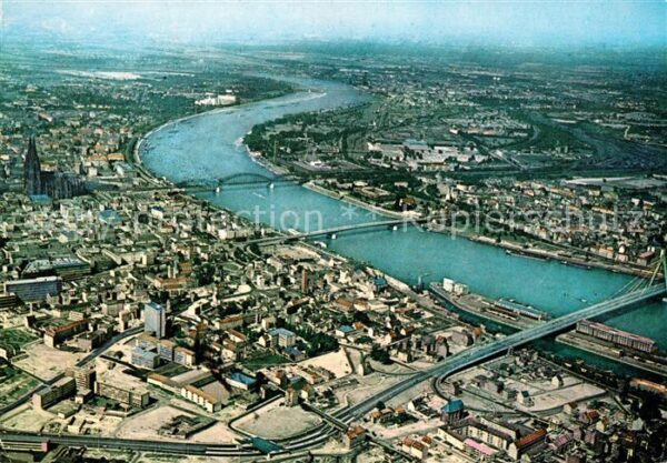 Koeln Rhein Stadtblick mit Rheinlauf und Dom Fliege