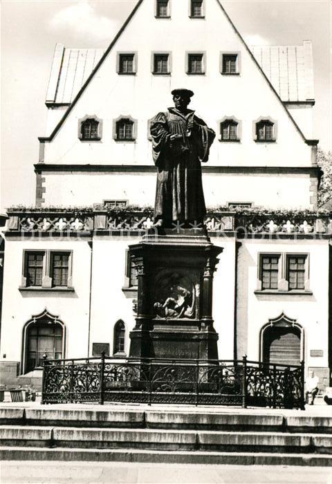 Eisleben Lutherdenkmal und Rathaus