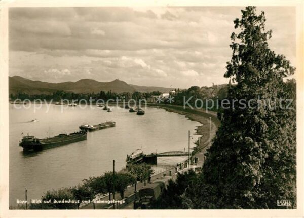 Bonn Rhein Blick auf Bundeshaus und Siebengebirge