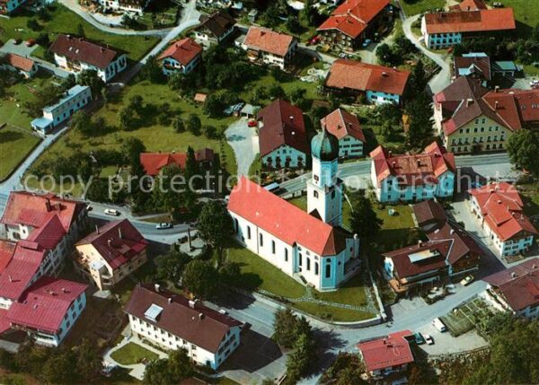 Rettenberg Oberallgaeu Fliegeraufnahme Ortskern mit Pfarrkirch