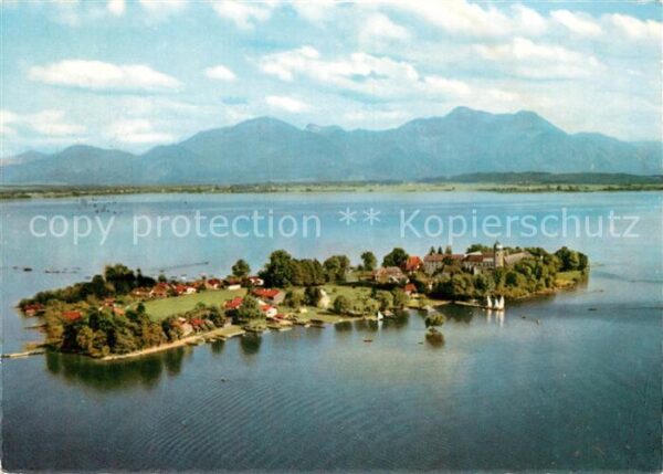 Chiemsee Fraueninsel mit Blick auf Hochfelln Hoc