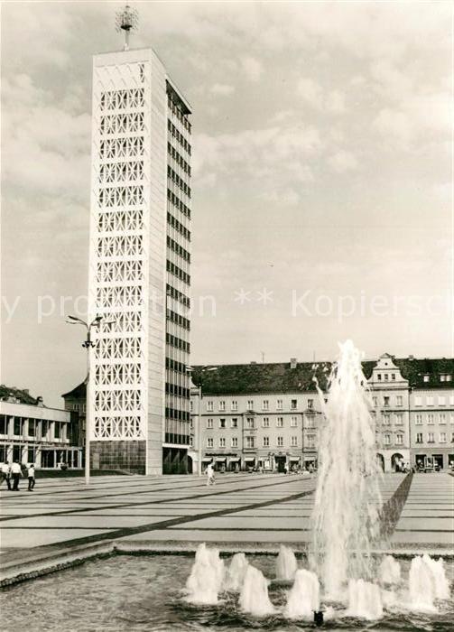 Neubrandenburg Hochhaus am Karl Marx Platz Springbrunn