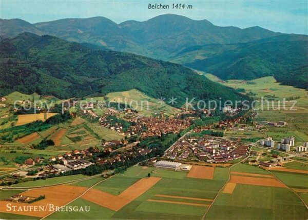 Staufen Breisgau mit Blick zum Belchen Schwarzwald Flieg