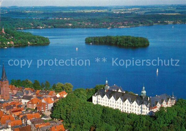Ploen See Schloss Naturpark Holsteinische Schweiz