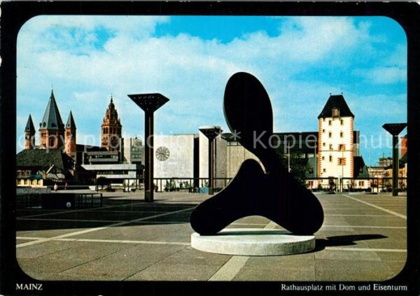 Mainz Rhein Rathausplatz mit Dom und Eisenturm