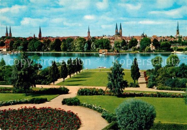 Luebeck Parkanlage Stadtpanorama