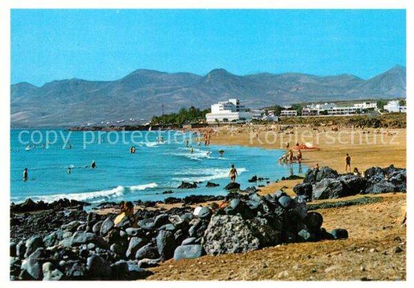 Lanzarote Kanarische Inseln Playa Dorada y al fondo Hotel Fariones