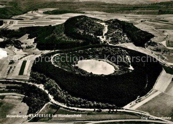 Manderscheid Eifel Fliegeraufnahme Mosenberger Kratersee