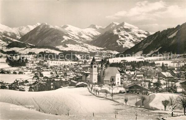 Kitzbuehel Tirol Gesamtansicht Wintersportplatz mit Alpe