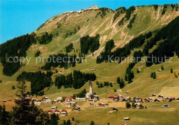 Mittelberg Kleinwalsertal mit Walmendingerhorn und Bergstation Al
