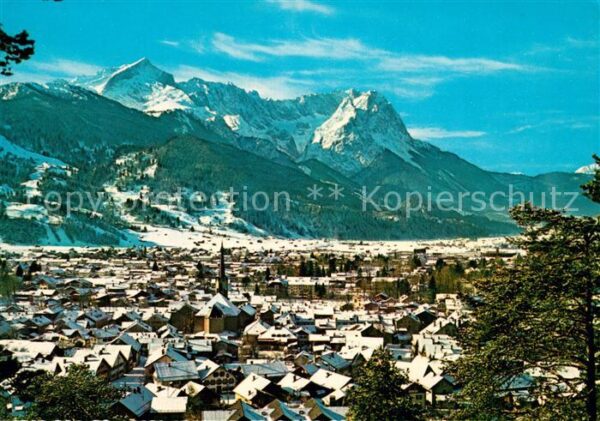 Garmisch-Partenkirchen Stadtpanorama gegen Zugspitze Wetterste