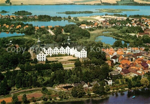 Ploen See Schloss Naturpark Holsteinische Schweiz
