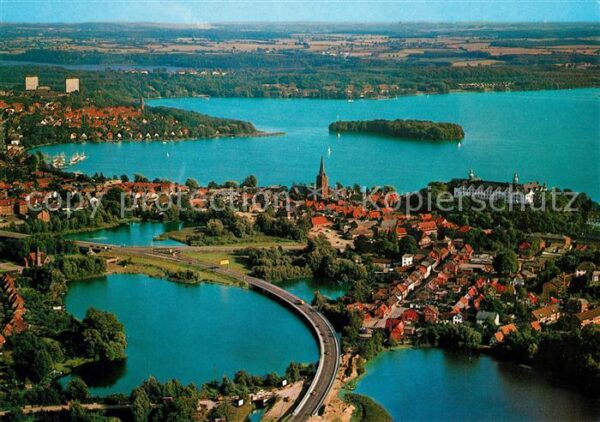 Ploen See mit Schloss Naturpark Holsteinische Sch