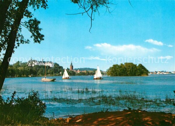 Ploen See Partie am See Blick zum Schloss Naturpa