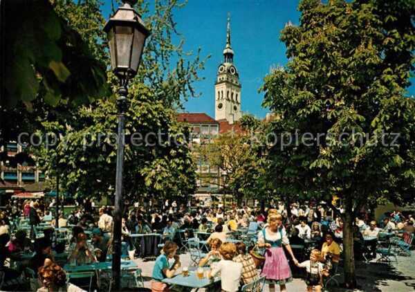 Muenchen Biergarten am Viktualienmarkt Pfarrkirc