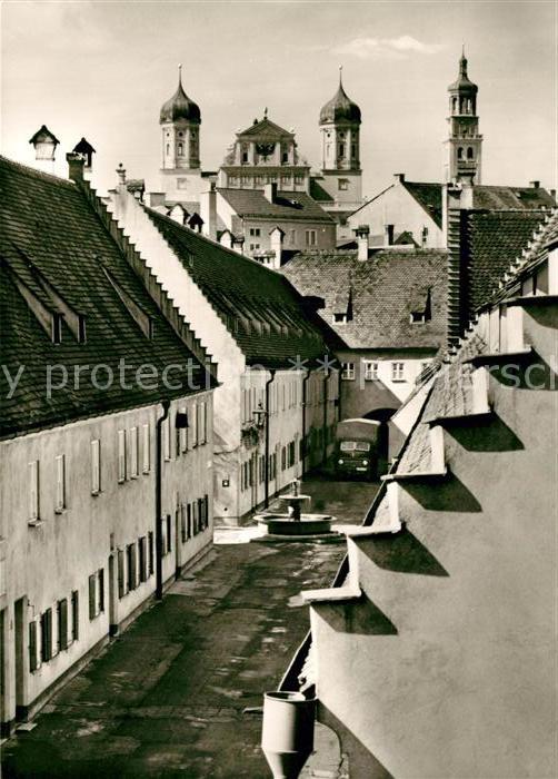 Augsburg Fuggerei mit Rathaus und Perlachturm