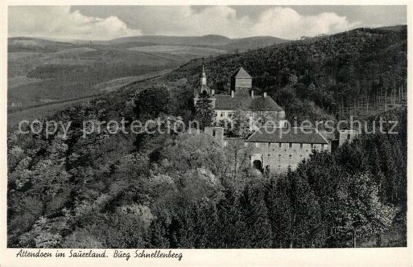 Attendorf Landschaftspanorama mit Burg Schnellenb