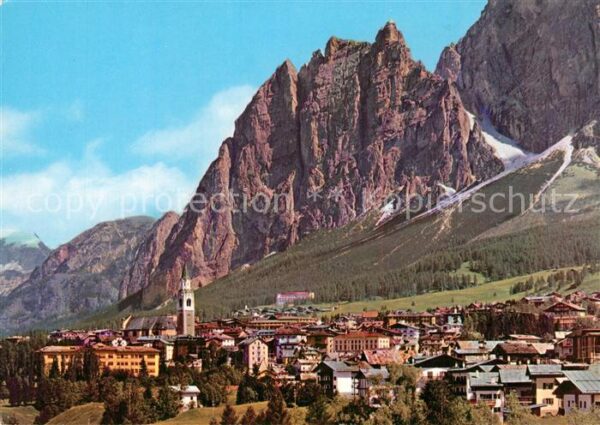 Cortina d Ampezzo Stadtbild mit Blick zum Pomagagnon Dolo