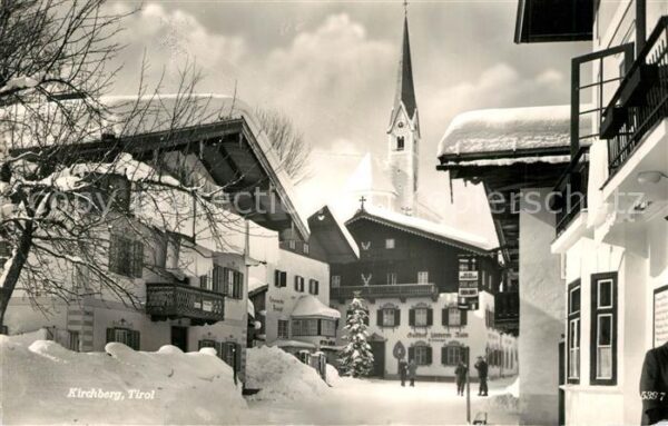 Kirchberg Tirol Ortsmotiv mit Kirche im Winter