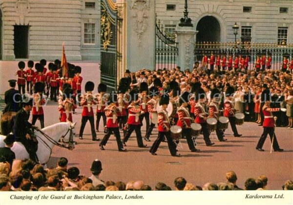 London Changing of the Guard at Buckingham Pal