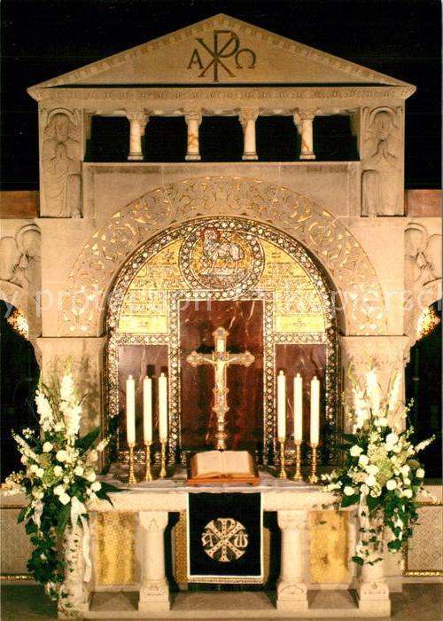 Bad Homburg Erlöserkirche Altar mit Jerusalemkreuz