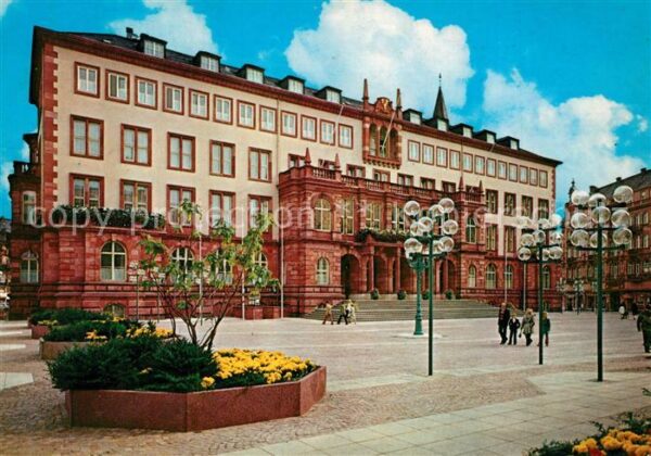 Wiesbaden Schloßplatz und Rathaus