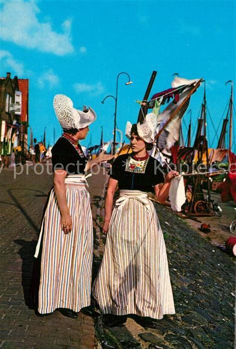 Volendam Frauen in Tracht