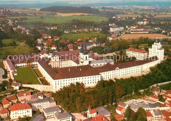 Kremsmuenster Fliegeraufnahme Benediktinerstift