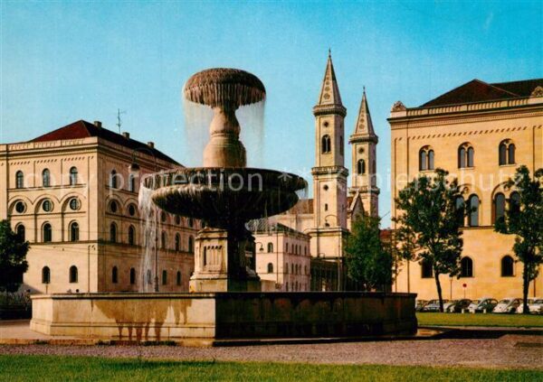 Muenchen Universitätsbrunnen mit Ludwigskirche