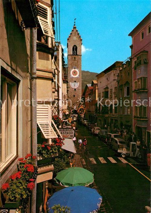 Sterzing Suedtirol Neustadtgasse gegen Zwölferturm