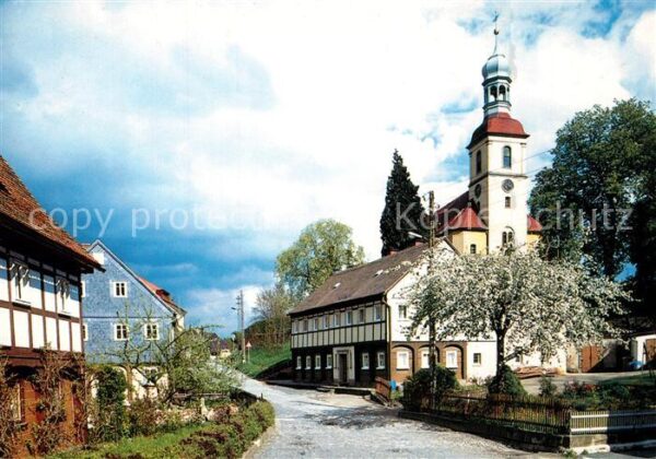 Grossschoenau Sachsen Ortsmotiv mit Kirche Baumblüte Umgebind