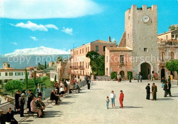 Taormina Sizilien Piazza Sant Agostino con la secentesca