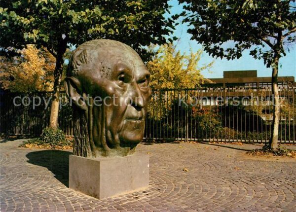 Bonn Rhein Konrad Adenauer Denkmal am Bundeskanzle