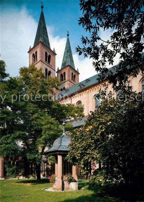 Wuerzburg Dom mit Kreuzgang