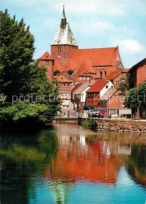 Moelln Lauenburg Mühlenteich mit St Nicolaikirche