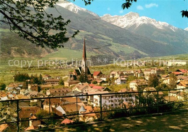 Schlanders Suedtirol Ortsansicht mit Kirche Landschaftspanor