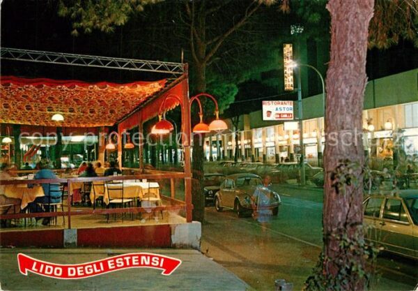 Lido degli Estensi Viale Carducci notturno