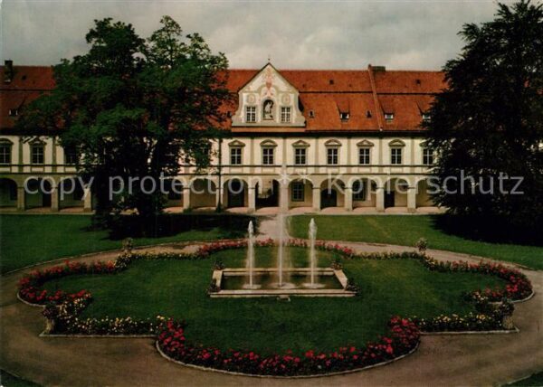 Benediktbeuern Kloster äusserer Klosterhof Brunnen