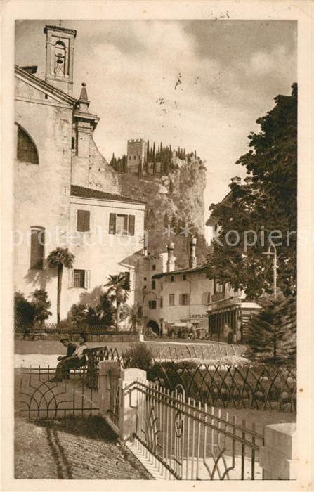 Arco Trentino Kirchplatz und Kastell