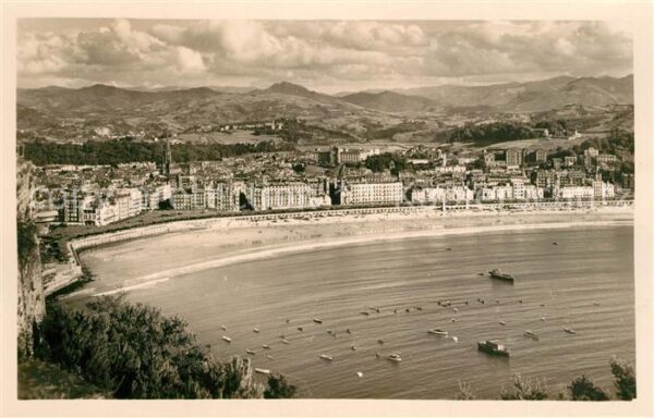 San Sebastian  Pais Vasco ES Vista desde el Mont Urgull Strand