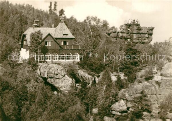 Oybin töpferbaude mit Lochstein Felsentor