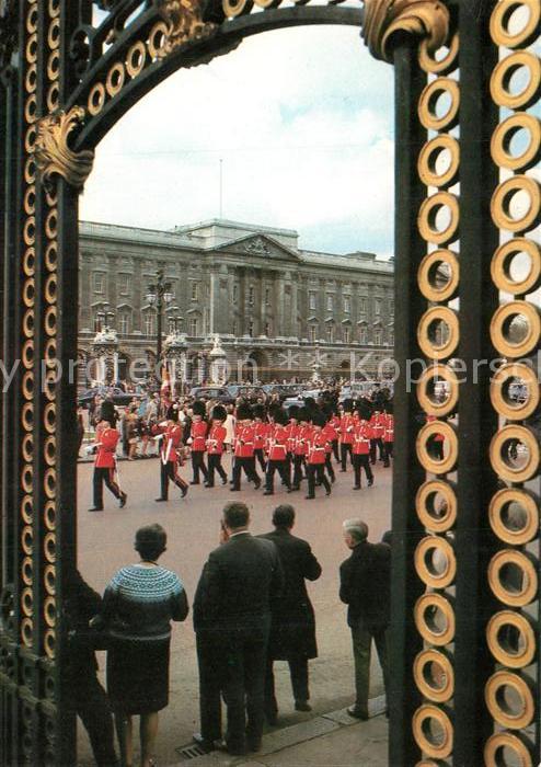 Leibgarde Wache Changing the Guard Buckingham Palace Lo