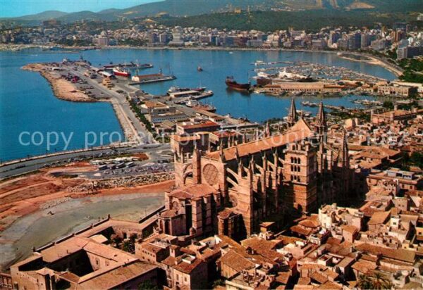 Palma de Mallorca Catedral y Puerto Vista aerea