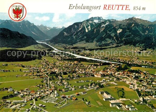 Reutte Tirol Fliegeraufnahme mit Lechtaler Alpen