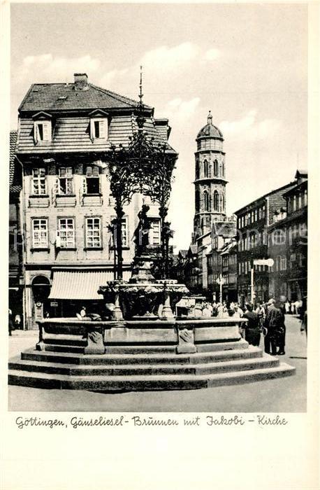Goettingen Niedersachsen Gänseliesel Brunnen mit Jakobi Kirche