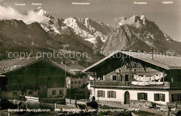Garmisch-Partenkirchen Alte Bauernhäuser mit Zugspitzgruppe