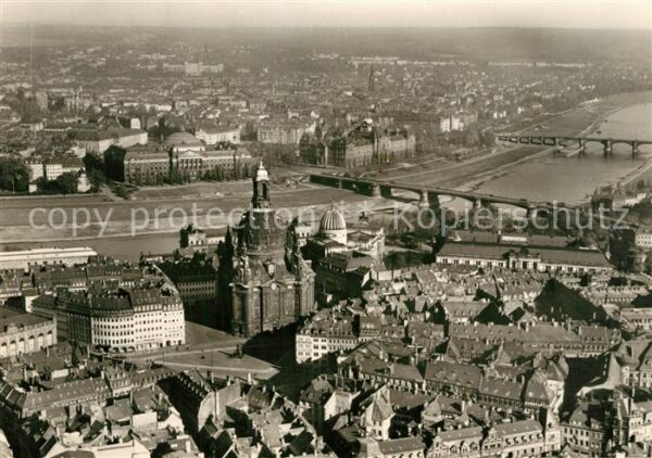 Dresden Fliegeraufnahme mit Neumarkt und Frauen