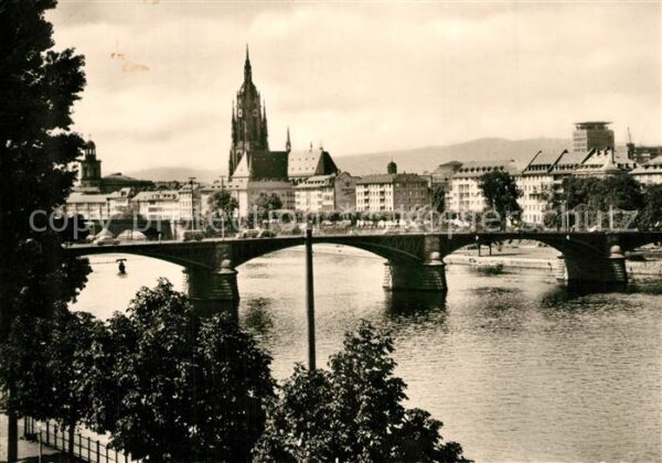 Frankfurt Main Stadtblick mit Dom ud Obermain Brücke