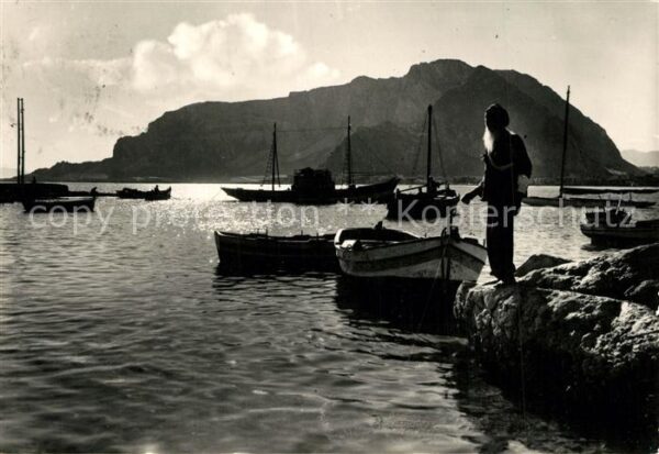 Italien Italia Italy Frau am Meer Boote